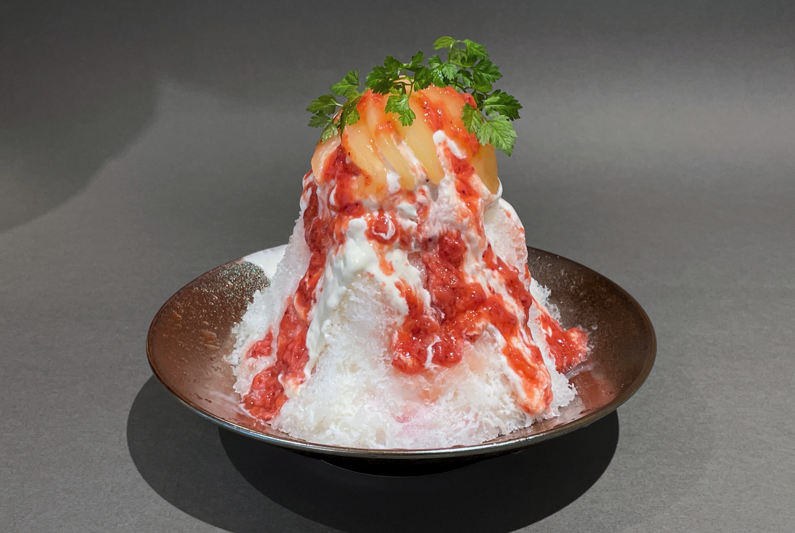 自家製苺ソースのピーチメルバ風かき氷