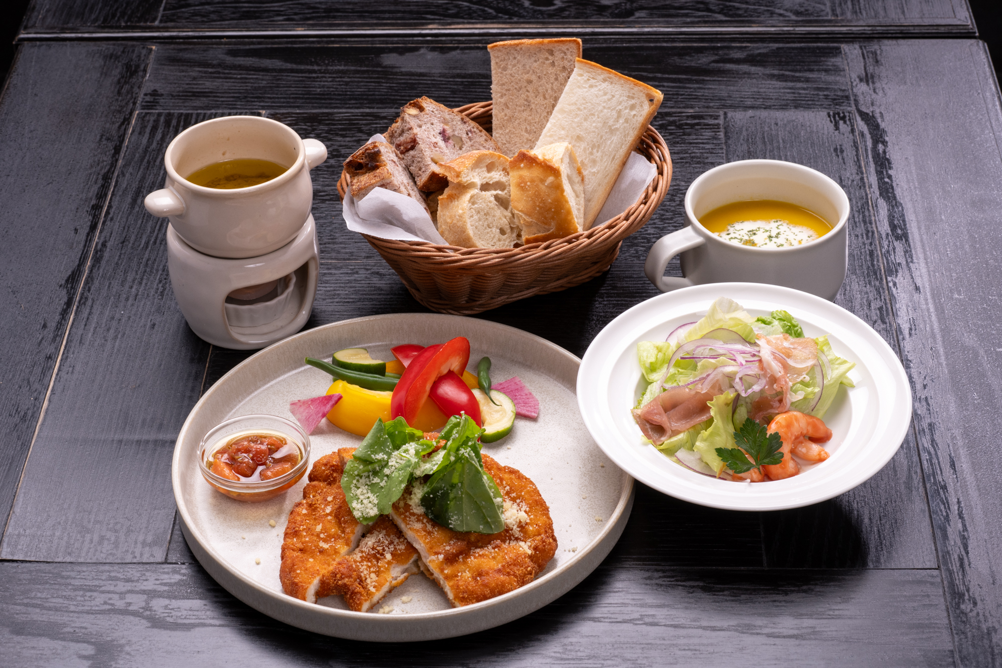 国産若鶏のカツレツ バーニャカウダ添え