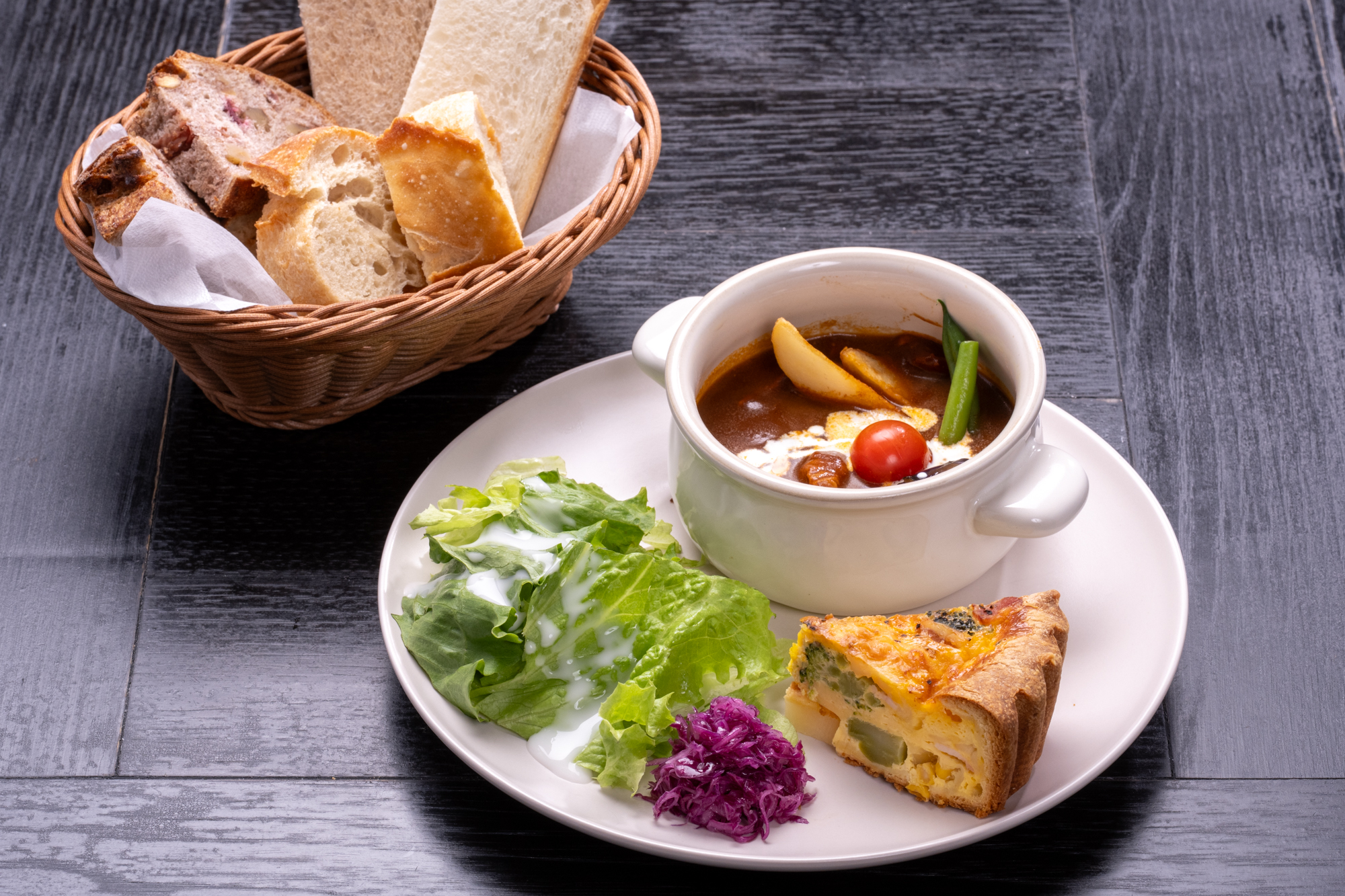 AYUKAWAビーフシチューと自家製キッシュプレート