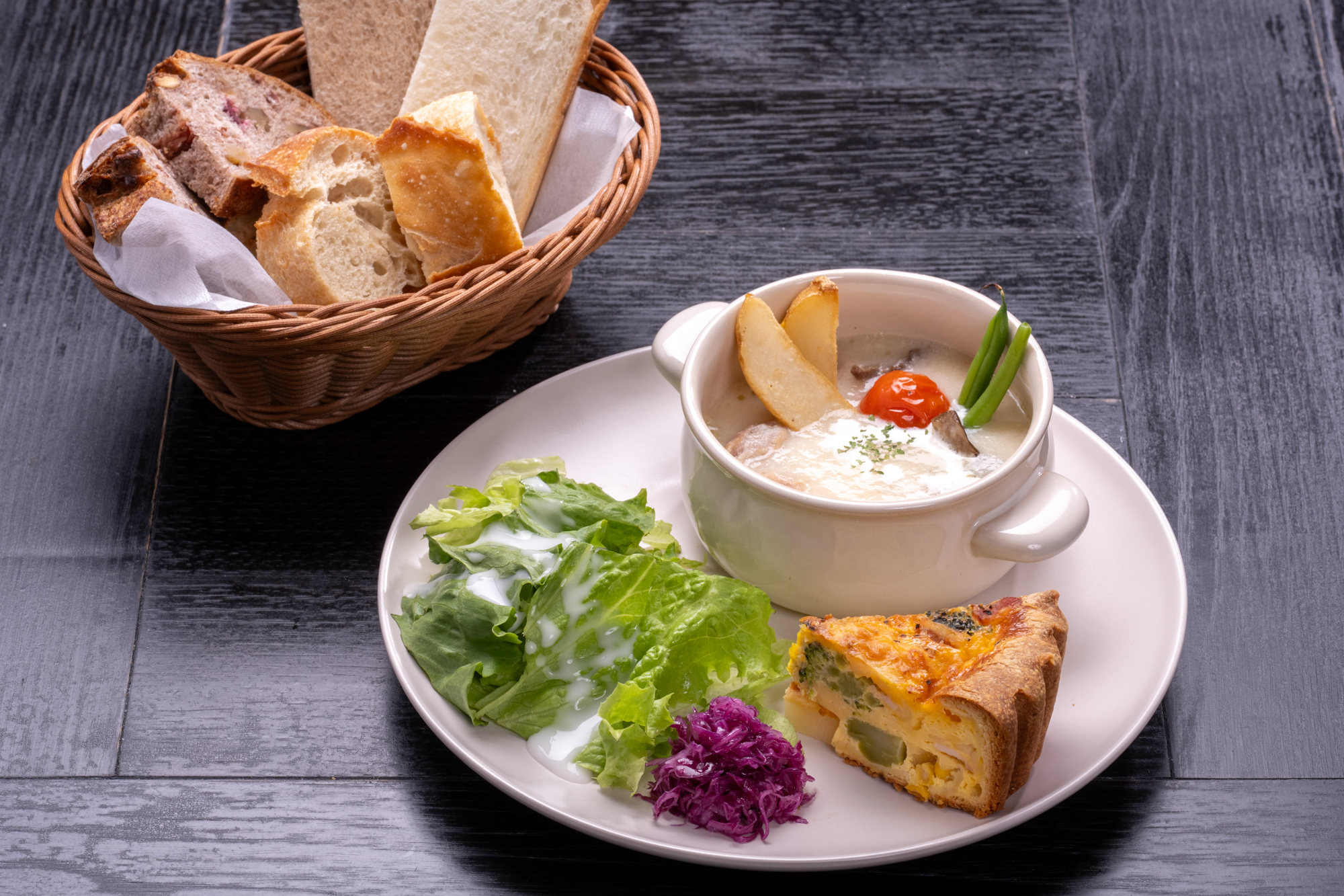 若鶏のクリーム煮と自家製キッシュプレート