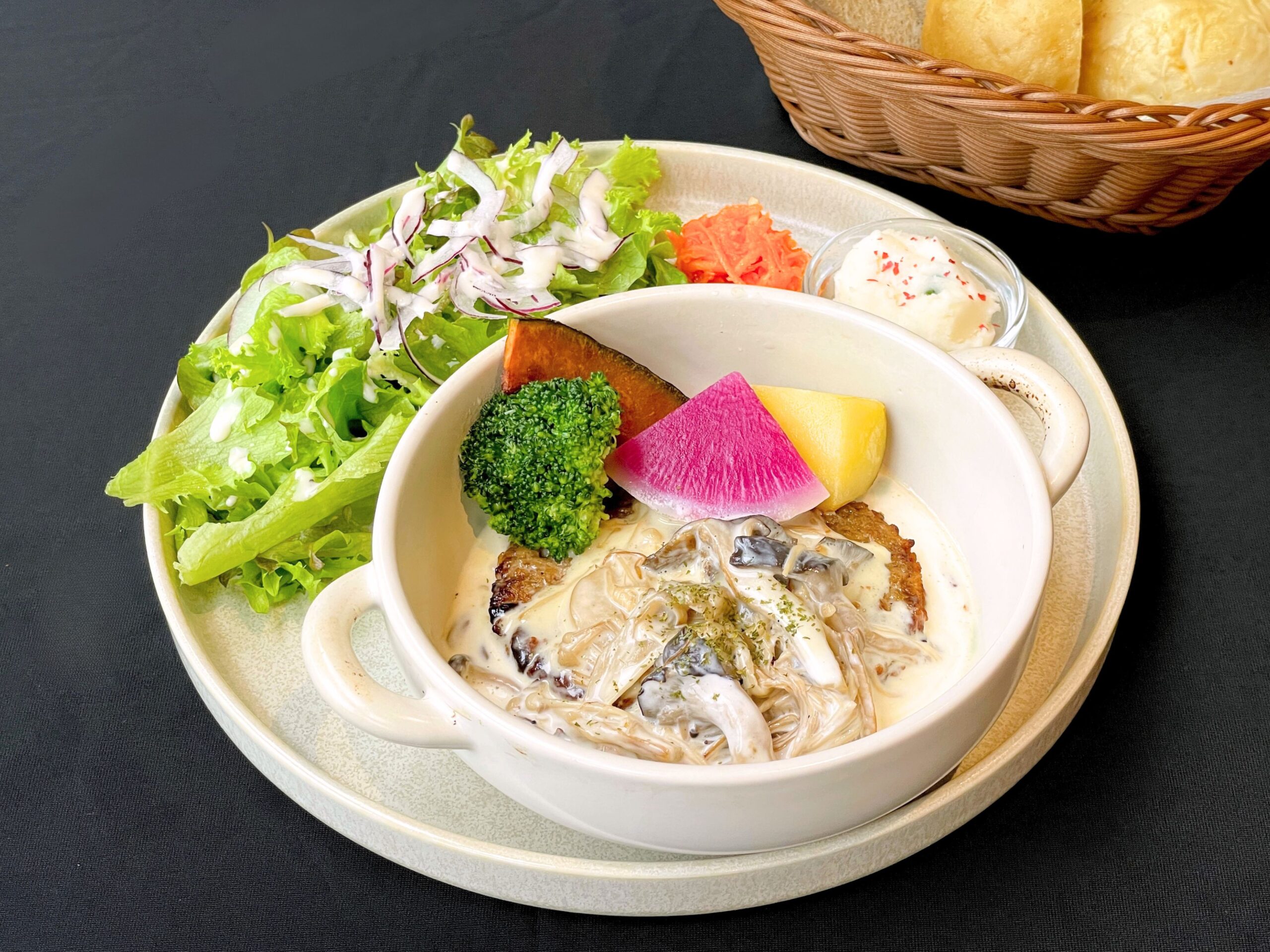 カフェ風きのこクリームハンバーグプレート