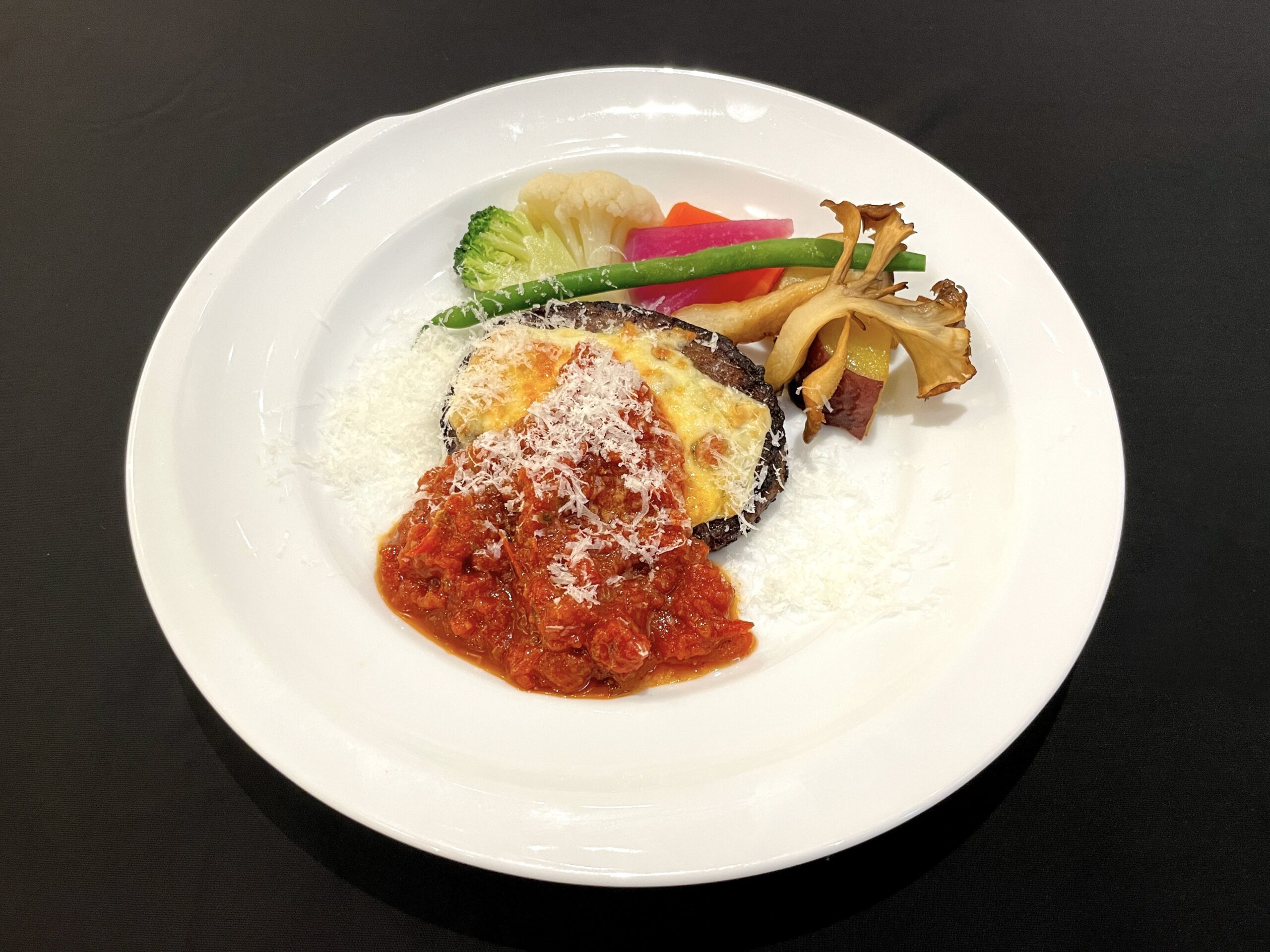 国産合い挽肉のイタリアンハンバーグ