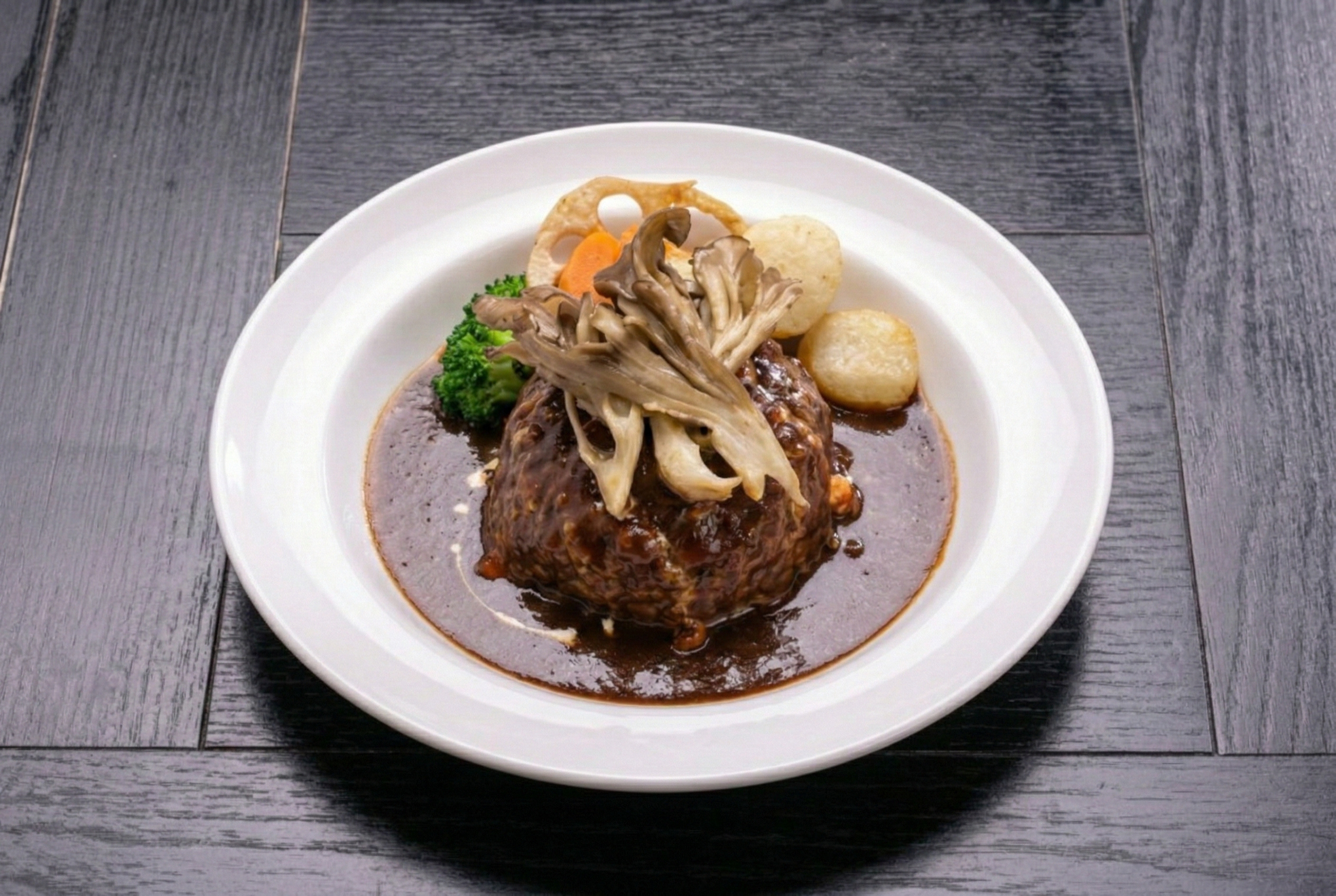 国産合い挽肉の煮込みハンバーグ