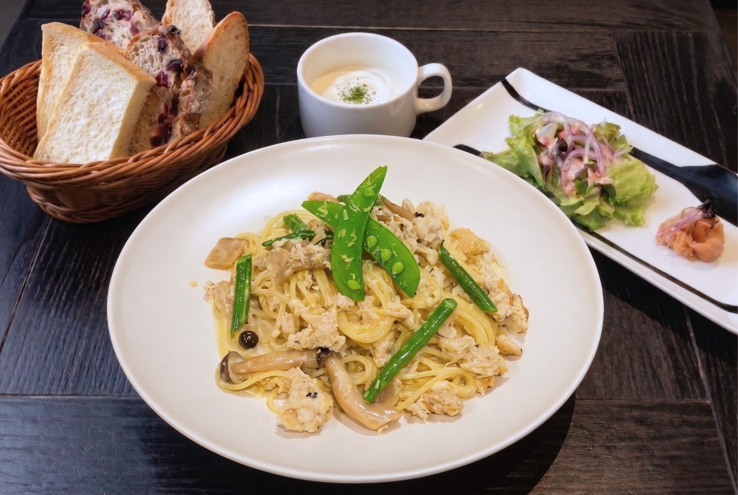 鶏肉ラグーのクリームソーススパゲッティー