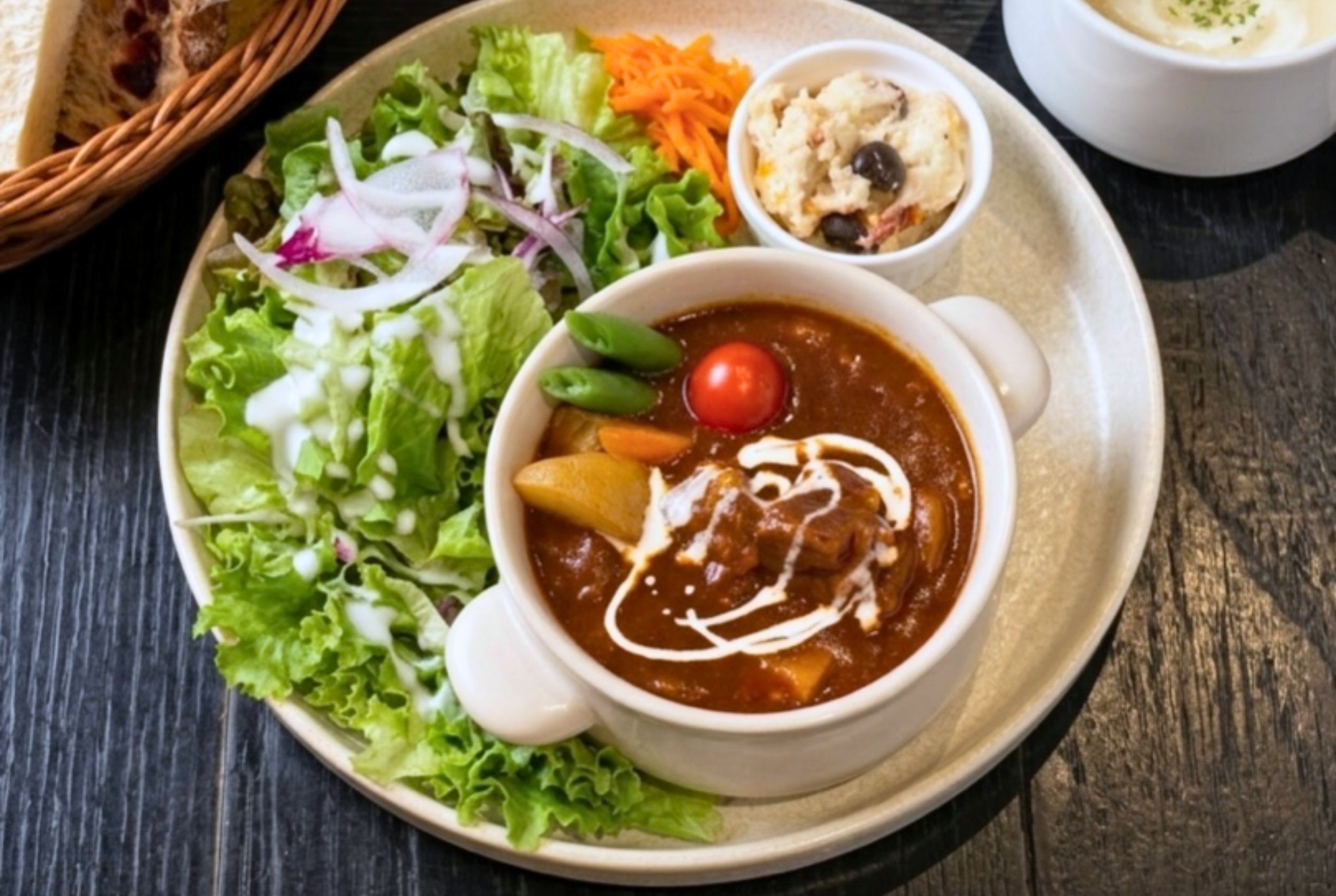 自家製ビーフシチューのAYUKAWAプレート